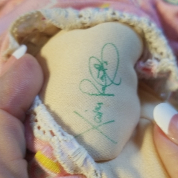 #10 - 90's Xavier Robert's signed Cabbage Patch Kid Doll.  Clothes are not orig. - Picture 5 of 6